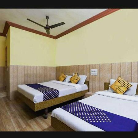 Oyo Hotel Apsara Guest House Ahmedabad Buitenkant foto