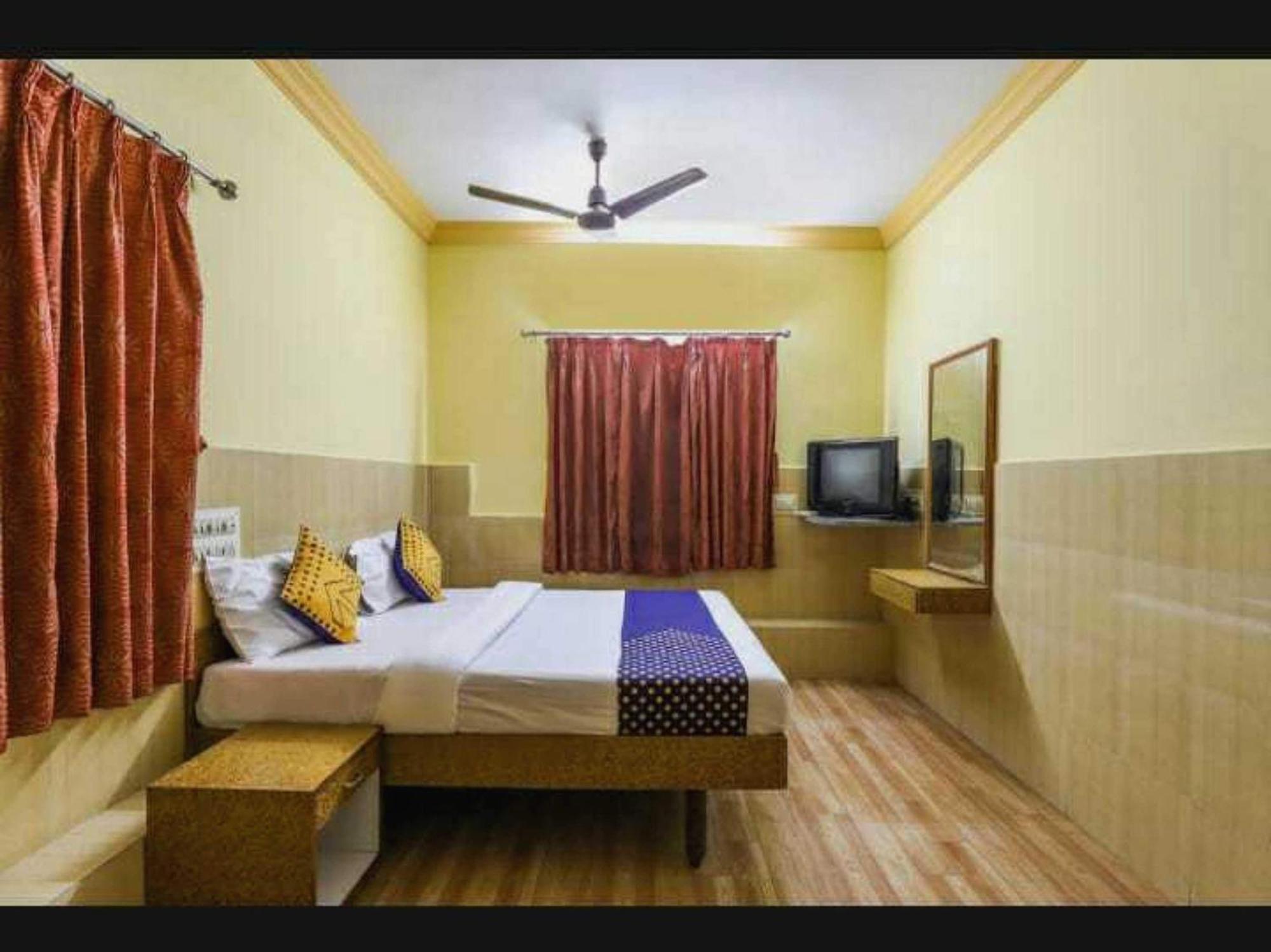 Oyo Hotel Apsara Guest House Ahmedabad Buitenkant foto